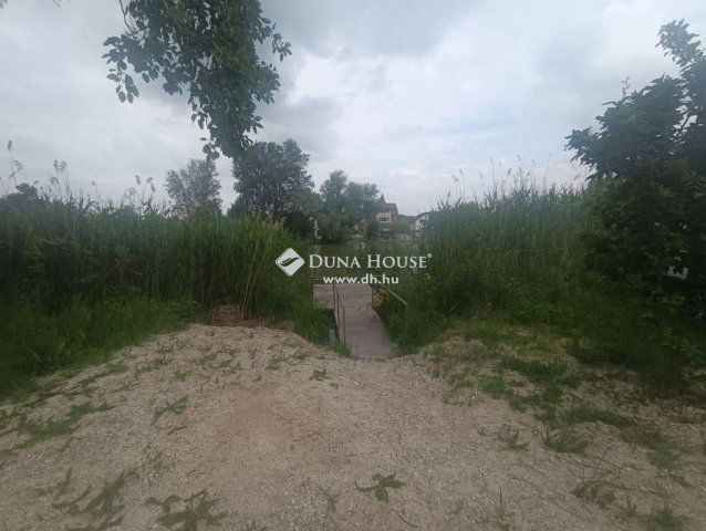Eladó családi ház, Dunaharasztin 97.9 M Ft, 2 szobás