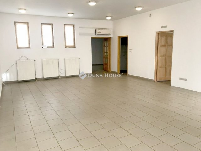 Eladó üzlethelyiség, Kecskeméten 89 M Ft, 2 szobás