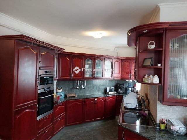 Eladó téglalakás, Budapesten, XIV. kerületben 250 M Ft, 5 szobás