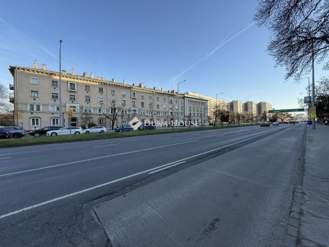 Eladó téglalakás, Budapesten, III. kerületben 74.9 M Ft