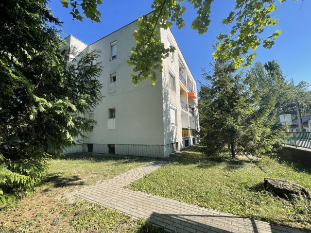 Eladó téglalakás, Balatonalmádiban 57.6 M Ft, 1+1 szobás