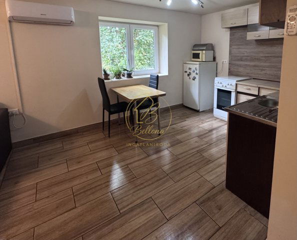 Eladó ikerház, Pécsett 37 M Ft, 2 szobás / költözzbe.hu