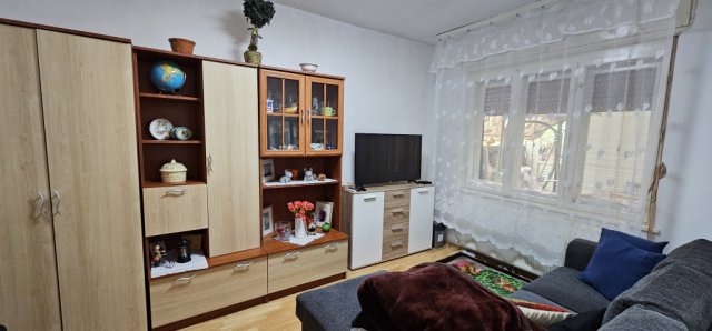 Eladó családi ház, Pécsett 64.99 M Ft, 3 szobás