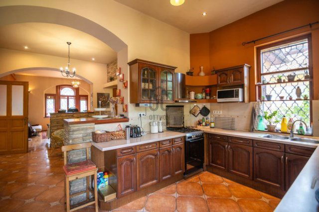 Eladó családi ház, Budapesten, XVI. kerületben 259.9 M Ft