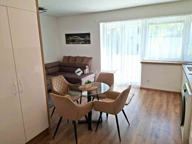 Eladó téglalakás, Győrött 55.9 M Ft, 2 szobás