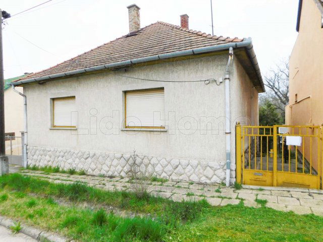 Eladó családi ház, Dombóváron 20 M Ft, 10 szobás