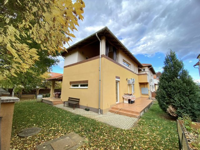 Eladó téglalakás, Szegeden 97.7 M Ft, 3 szobás