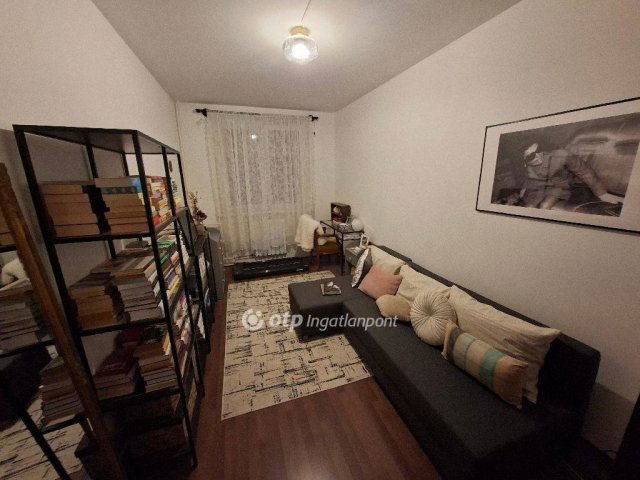 Eladó panellakás, Budapesten, III. kerületben 84.99 M Ft