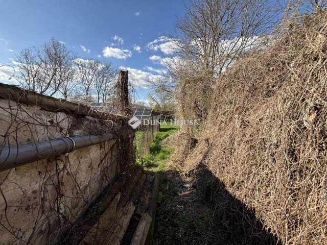 Eladó családi ház, Egerben 27.5 M Ft, 2 szobás