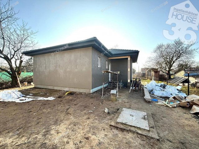 Eladó ikerház, Kecskeméten 63.9 M Ft, 3 szobás