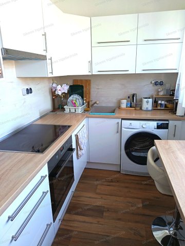 Eladó panellakás, Almásfüzitőn 44.5 M Ft, 3 szobás