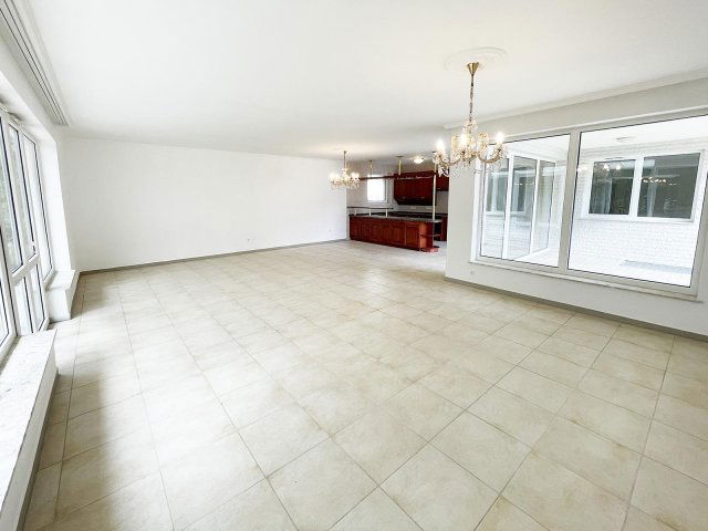 Eladó családi ház, Budaörsön 420 M Ft, 10 szobás