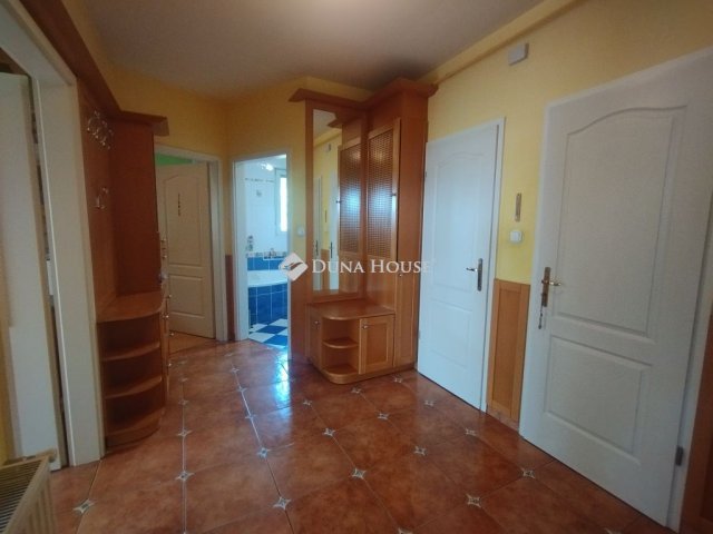 Kiadó téglalakás, albérlet, Székesfehérvárott 270 E Ft / hó