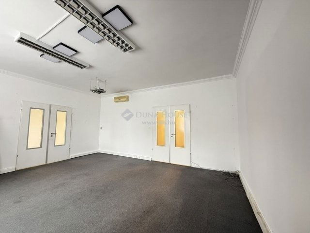 Eladó téglalakás, Budapesten, VI. kerületben 135 M Ft, 4 szobás