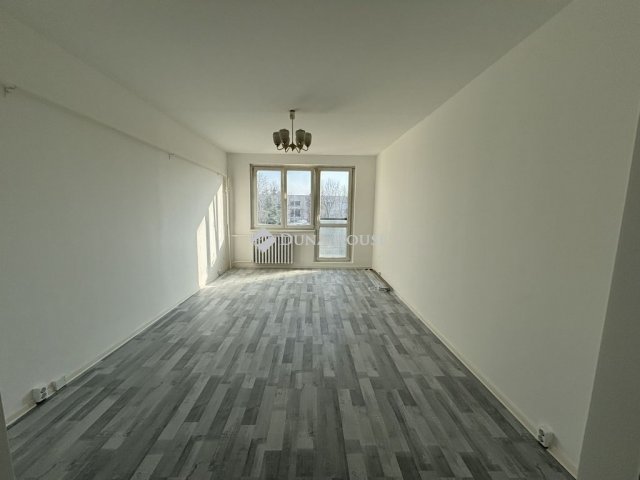 Eladó panellakás, Tatabányán 37.9 M Ft, 2 szobás