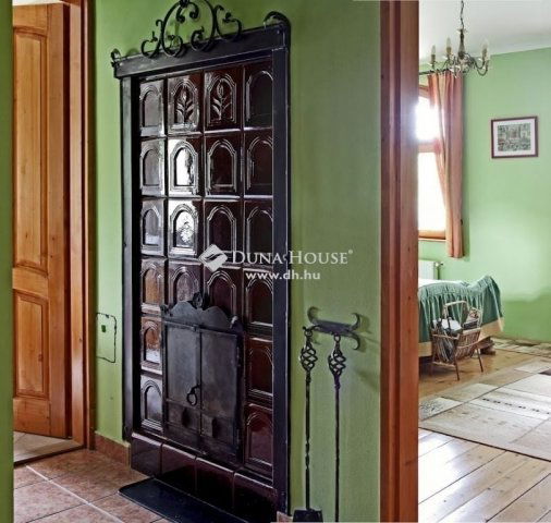 Eladó családi ház, Vácegresen 279.9 M Ft, 6 szobás