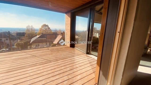 Eladó családi ház, Csömörön 245 M Ft, 4 szobás