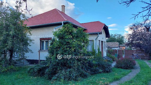 Eladó családi ház, Kisújszálláson 20 M Ft, 3 szobás
