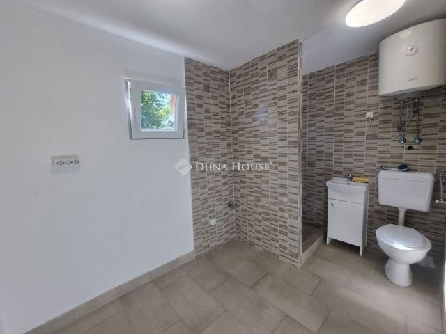 Eladó nyaraló, Tóalmáson 22 M Ft, 2 szobás