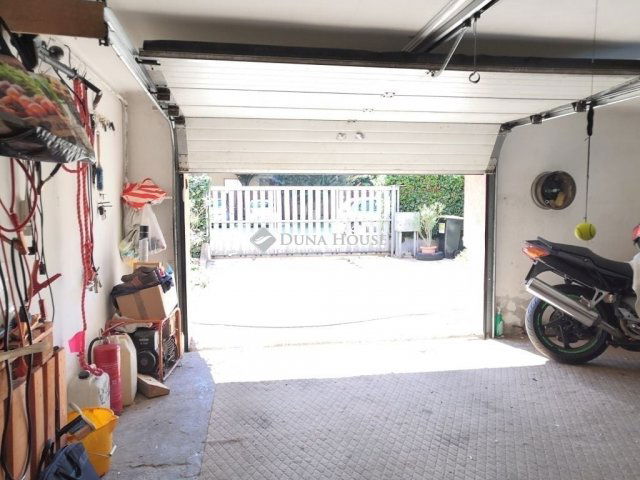 Eladó családi ház, Pomázon 235 M Ft, 9 szobás