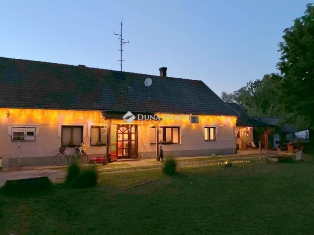 Eladó családi ház, Szabadszálláson 36 M Ft, 4+2 szobás