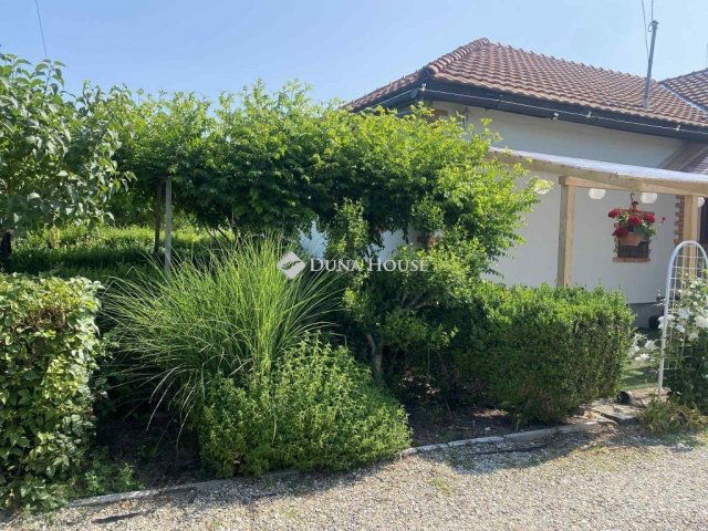 Eladó családi ház, Göncön 70 M Ft, 4 szobás