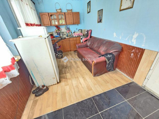 Eladó családi ház, Ercsiben 38 M Ft, 7 szobás