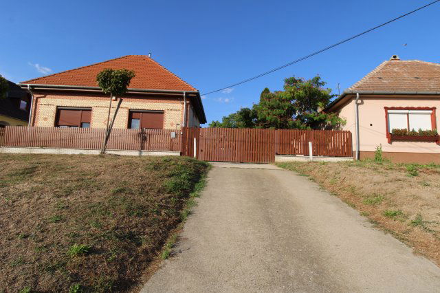 Eladó családi ház, Vácszentlászlón 62 M Ft, 4 szobás