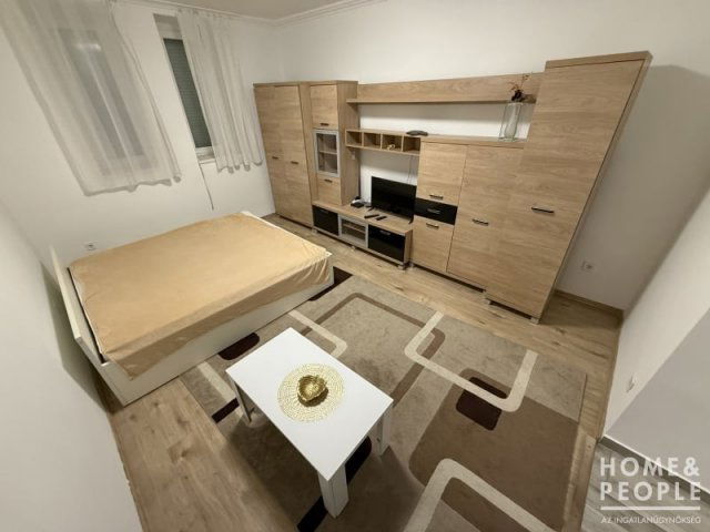 Eladó téglalakás, Szegeden 42.99 M Ft, 1 szobás