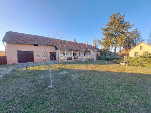 Eladó családi ház, Tiszakécskén 50 M Ft, 4 szobás