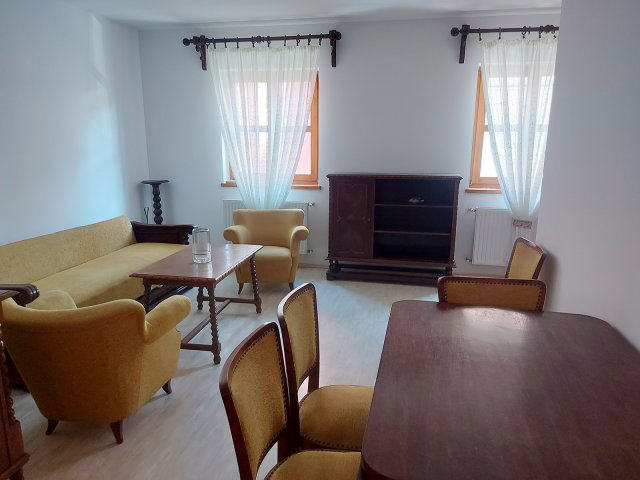 Kiadó téglalakás, albérlet, Pécsett 250 E Ft / hó, 2+1 szobás