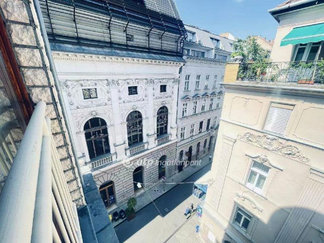 Eladó téglalakás, Budapesten, VI. kerületben 123 M Ft, 2 szobás