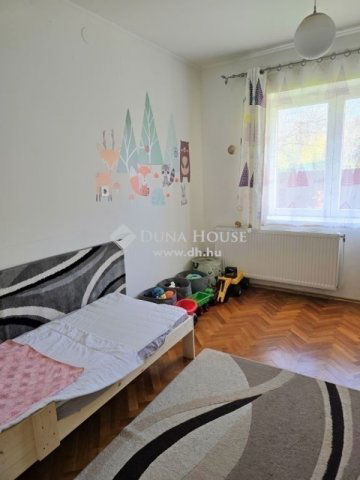 Eladó családi ház, Pécsett 47.9 M Ft, 3 szobás