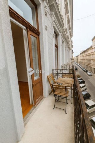 Eladó téglalakás, Budapesten, VI. kerületben 112 M Ft