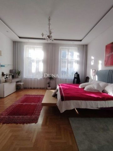 Eladó családi ház, Debrecenben 405 M Ft, 4 szobás