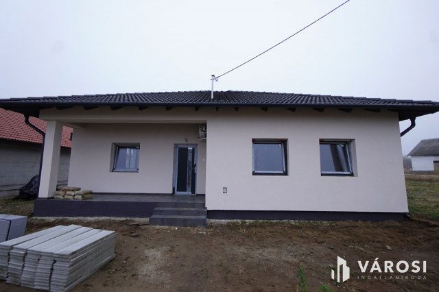 Eladó családi ház, Galgahévízen 70 M Ft, 5 szobás