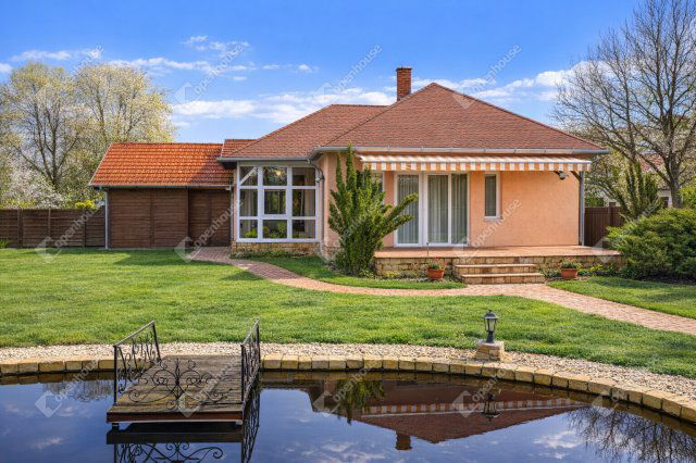 Eladó családi ház, Algyőn 108.99 M Ft, 4 szobás