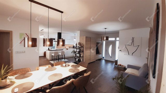 Eladó családi ház, Ajkán 299 M Ft, 5 szobás