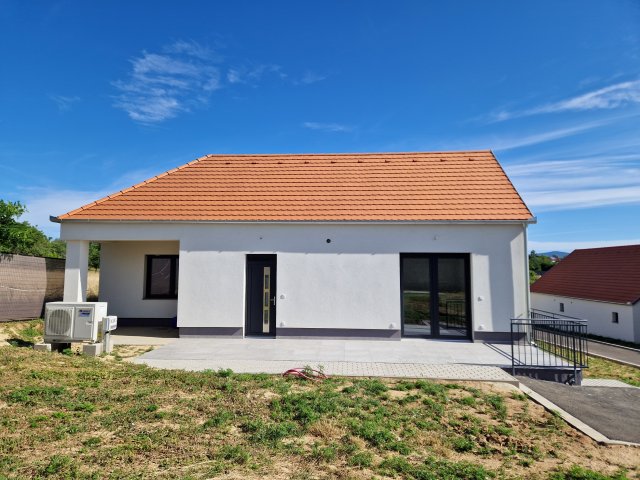 Eladó családi ház, Nagykozáron, Hunyadi utcában 119.9 M Ft