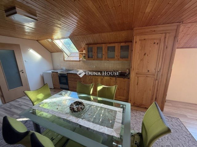 Eladó családi ház, Pécsett 125 M Ft, 5 szobás