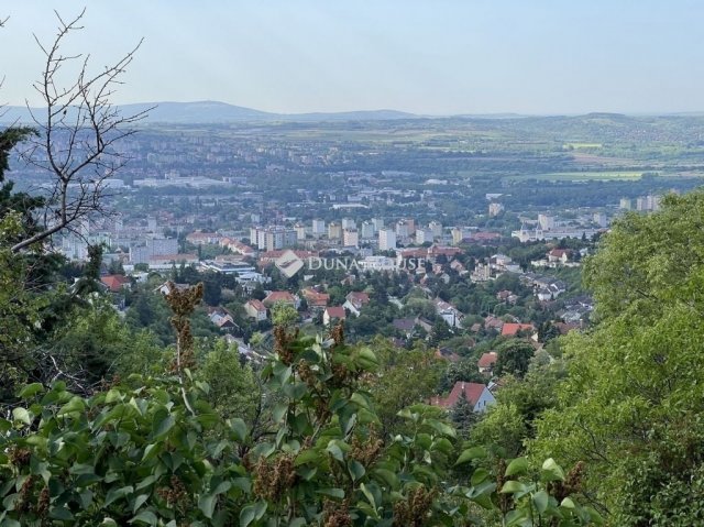 Eladó családi ház, Pécsett 62 M Ft, 1+2 szobás