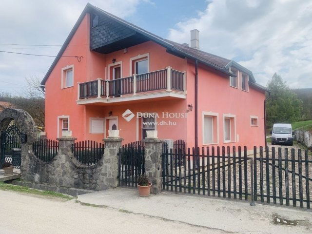 Eladó családi ház, Bajóton 65 M Ft, 5 szobás