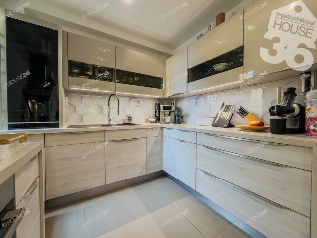 Eladó panellakás, Kecskeméten 66 M Ft, 2 szobás