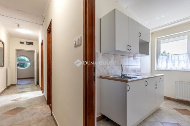 Eladó családi ház, Budapesten, XVI. kerületben 220 M Ft