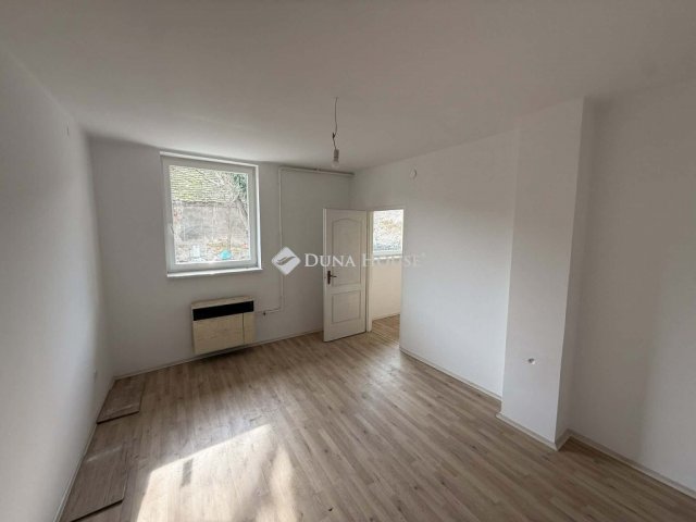 Eladó téglalakás, Mosonmagyaróváron 33.5 M Ft, 3 szobás