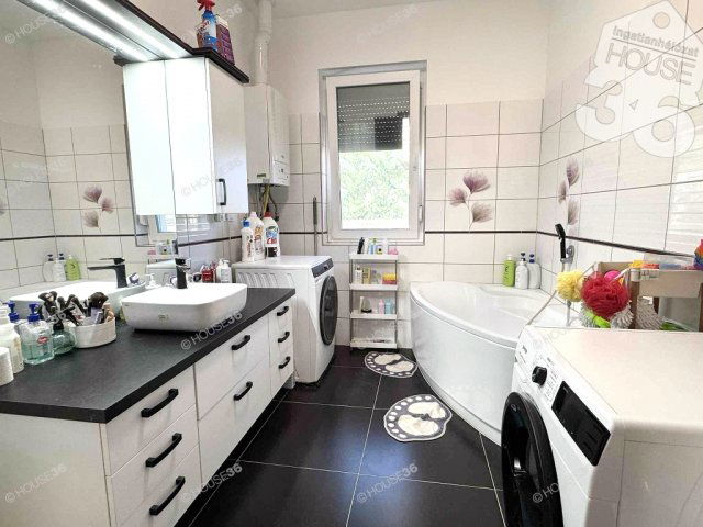 Eladó családi ház, Kecskeméten 90 M Ft, 4 szobás