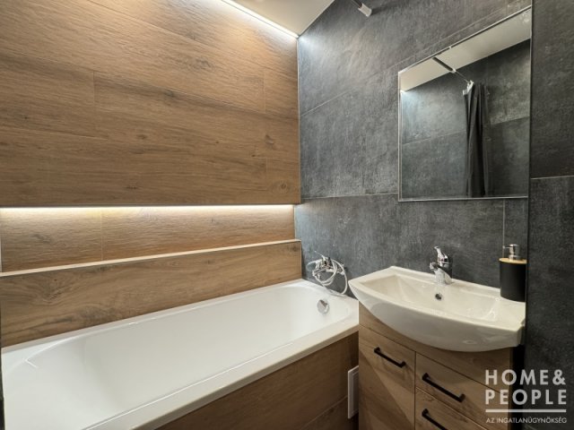 Eladó téglalakás, Szegeden 45.9 M Ft, 1+1 szobás