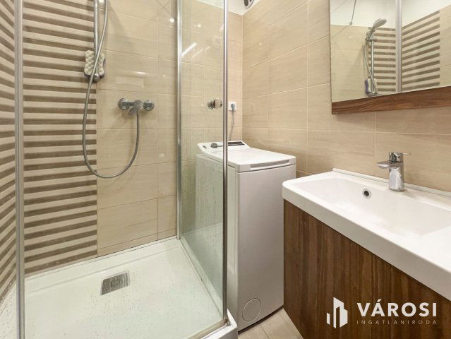 Eladó panellakás, Békéscsabán 41.9 M Ft, 2 szobás