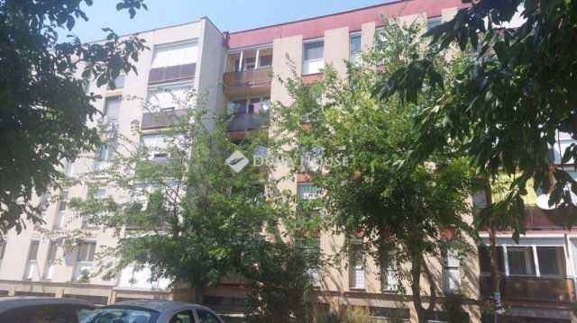 Eladó panellakás, Pécsett 45 M Ft, 2 szobás