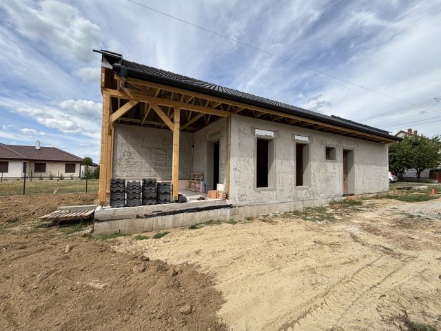 Eladó családi ház, Balatonkeresztúron 89.99 M Ft, 4 szobás